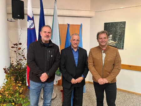 od leve: MARTIN ŠOLAR, predsednik PZS, IGOR MLAKAR, predsednik PD Bovec, VALTER MLEKUŽ, župan Občine Bovec